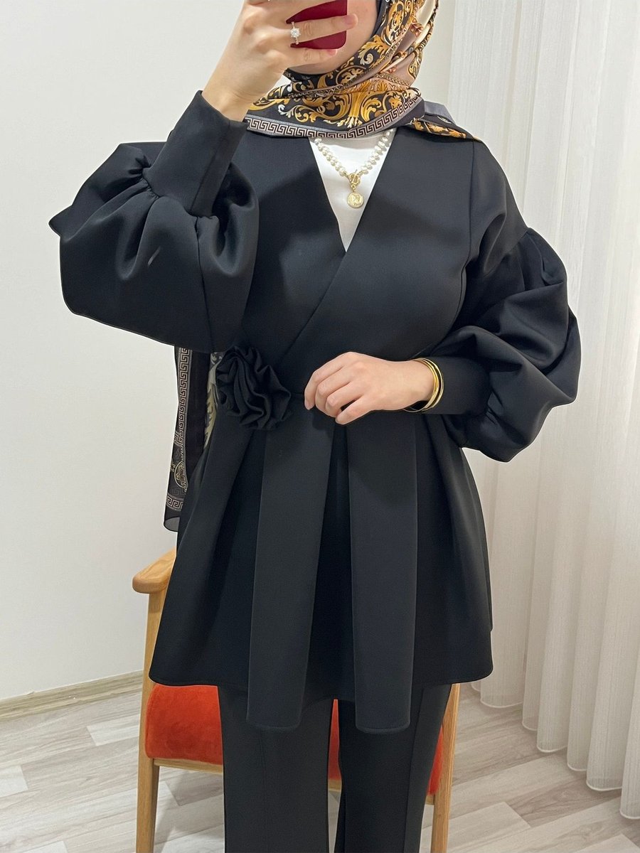 Moda Duall Gül Detaylı Takım