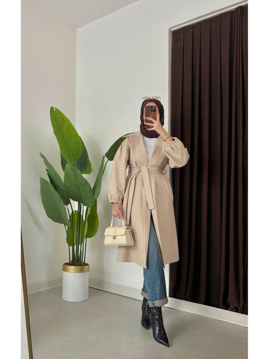 Hacer Ayaydın Kolları Büzgülü Seyyar Kuşaklı Oversize Kesim Bornoz Tip Kaşe Kaban