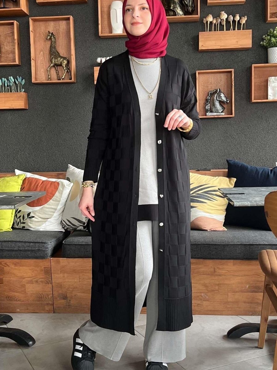 Rabia Şamlı Dama Desenli Siyah Triko Hırka