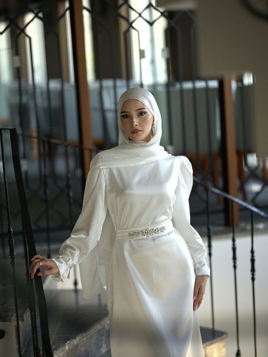 Baharyamaçlı Kadın Beyaz Kol Ve Kemer Tokası Detaylı Valeria Tesettür Abiye Elbise