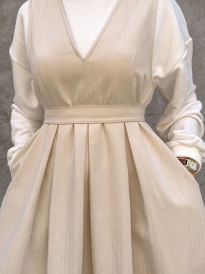 Hrmonny Ekru Bej Vintage Modest Kışlık V Yaka Rerto Uzun Jile Elbise