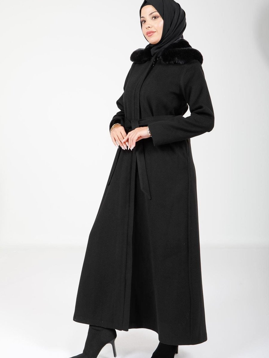 Beyza Exclusive Yakası Kürklü Siyah Kaban Nişantaşı