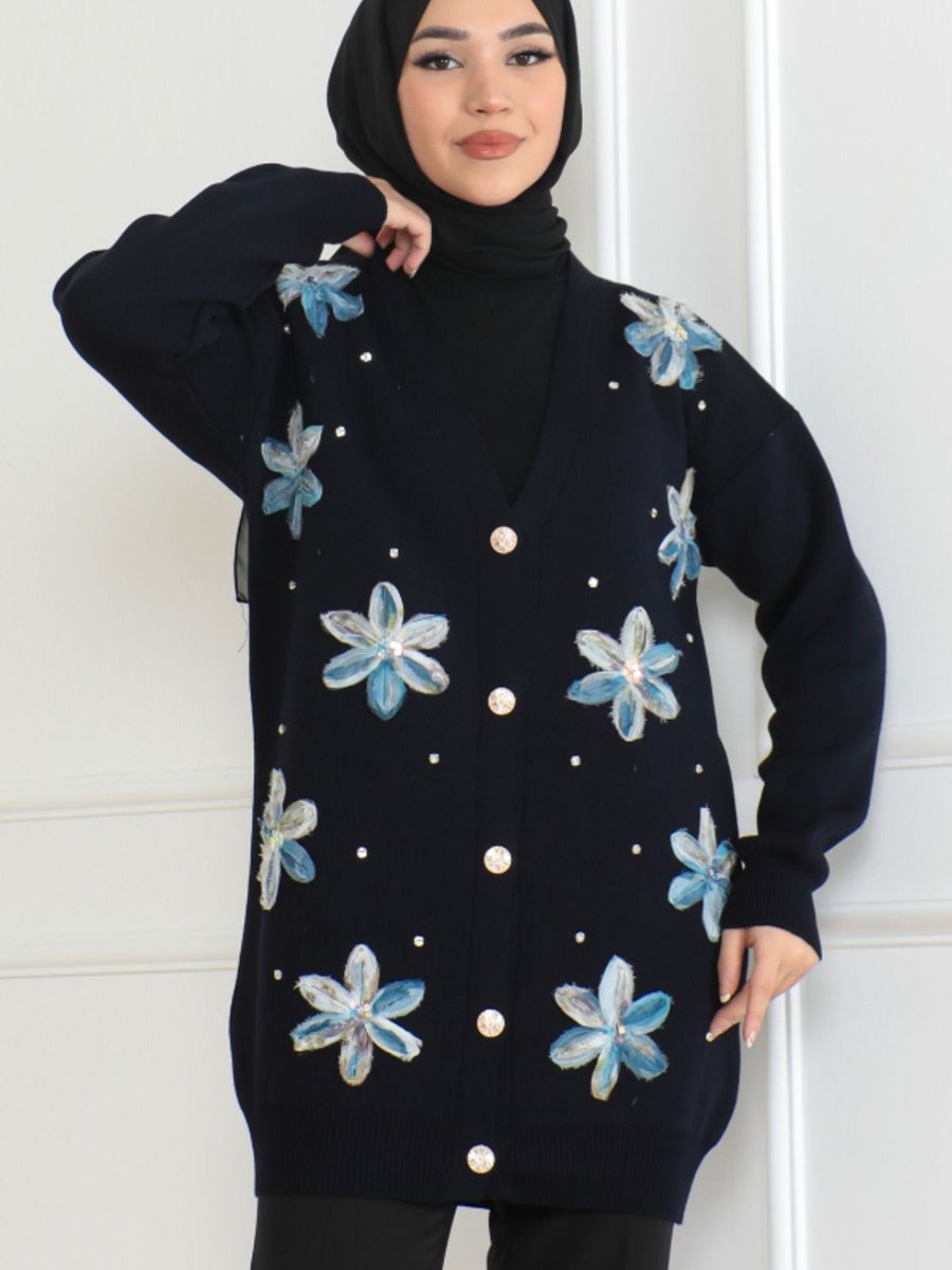 Burcu Tesettür Siyah Çiçek İşlemeli Triko Hırka