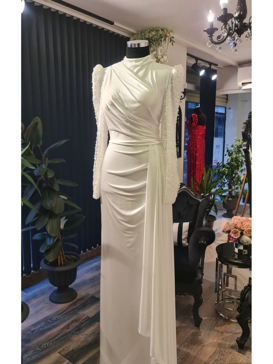 Makbuleofficial Beyaz Kumaştan Drape Detaylı Söz Nişan Nikah İçin Abiye Elbise