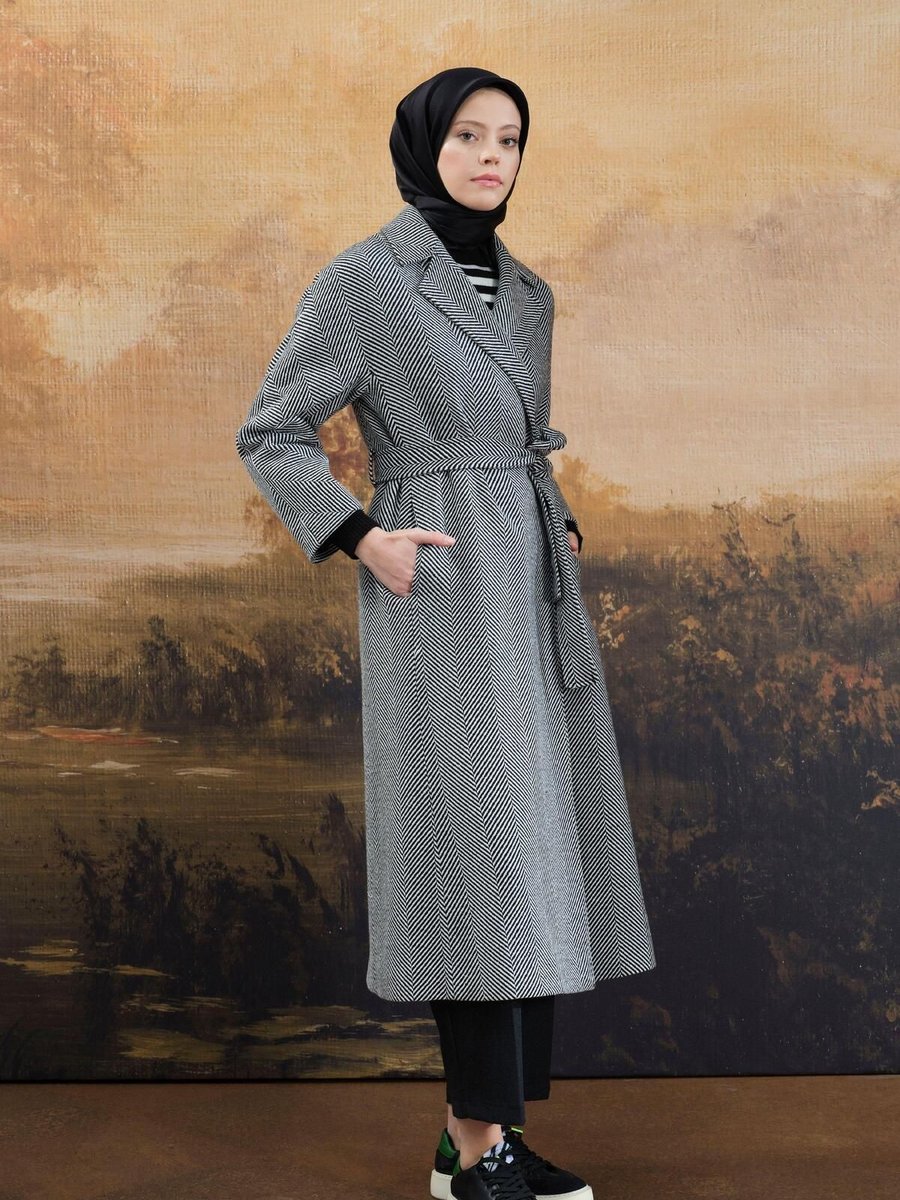 Tuğba Balıksırtı Desenli Kruvaze Kaban Siyah