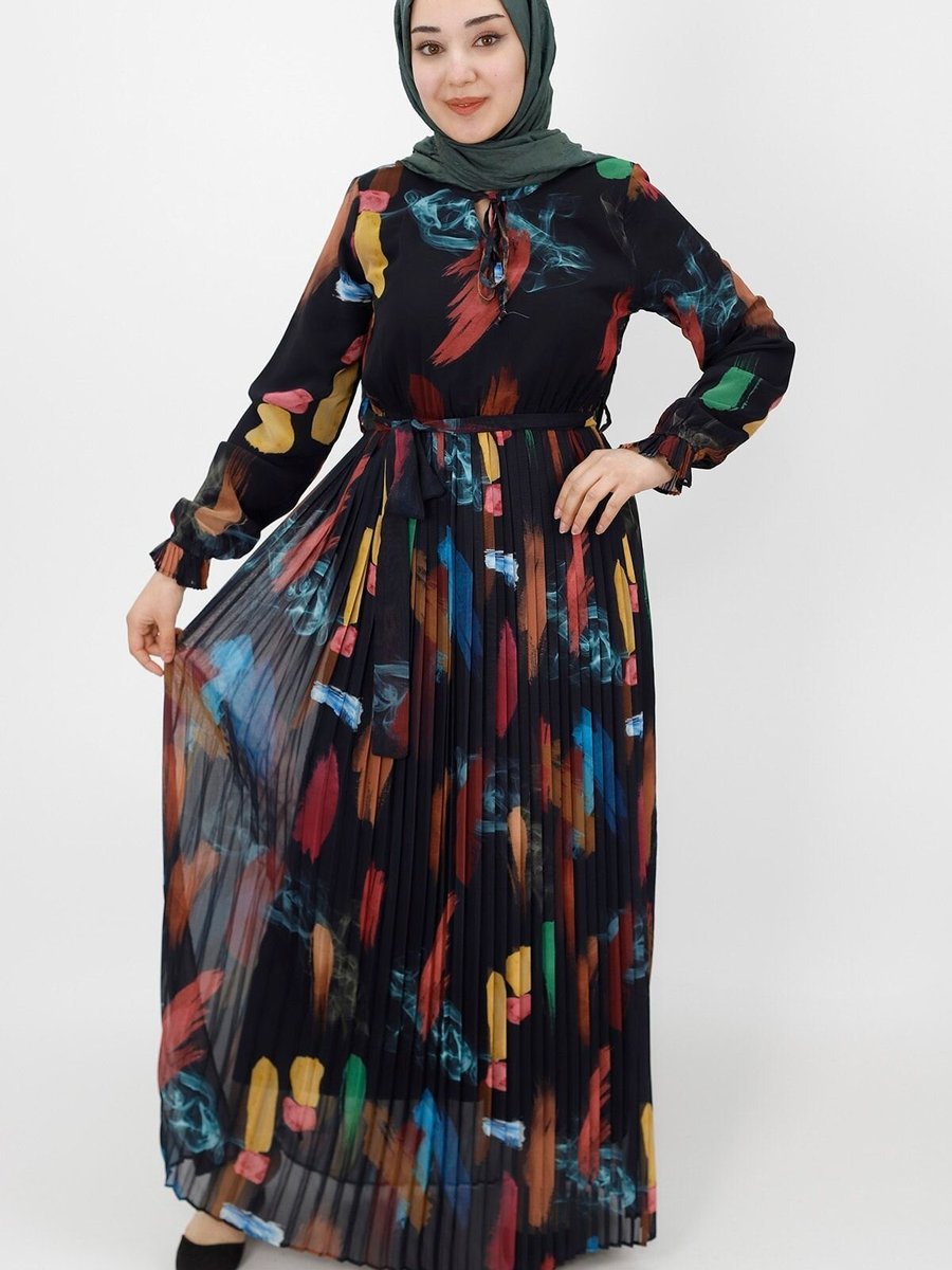 Butik Siyah Eteği Pilise Detaylı Şifon Elbise