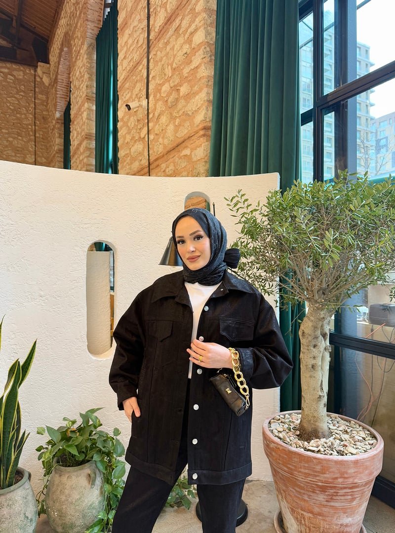 Melike Tatar Siyah Gabardin Varaklı Ceket