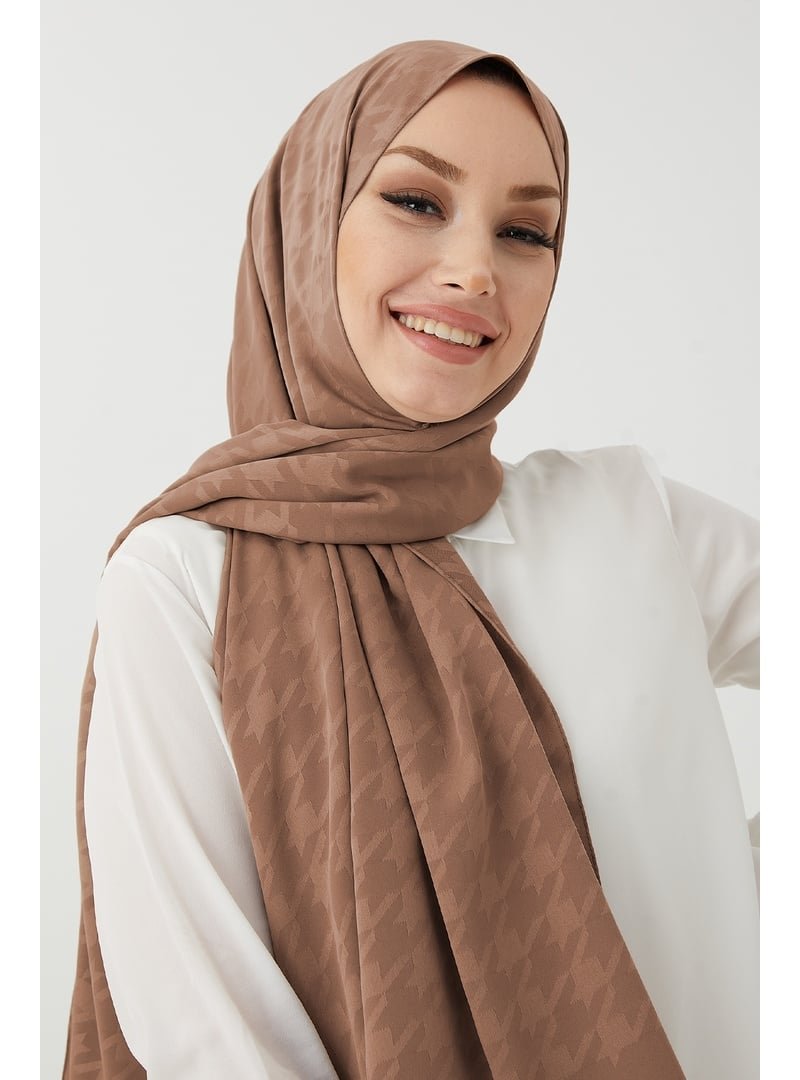 Ozprive Scarfs Sütlü Kahve Kazayağı İpeksi Jakar Şal Ozprive Scarfs Sütlü Kahve Kazayağı İpeksi Jakar Şal