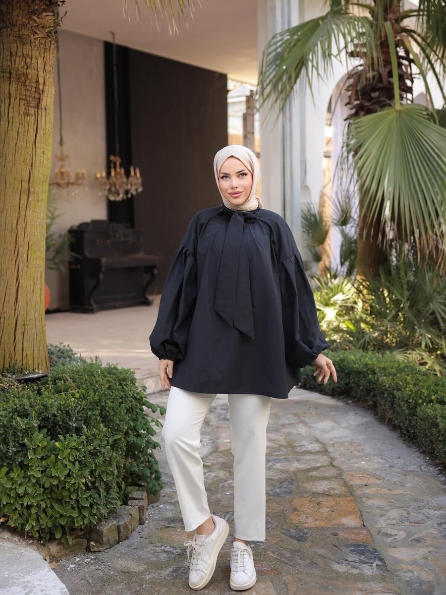 Nergis Neva Butik Siyah Yakası Fularlı Pileli Tunik