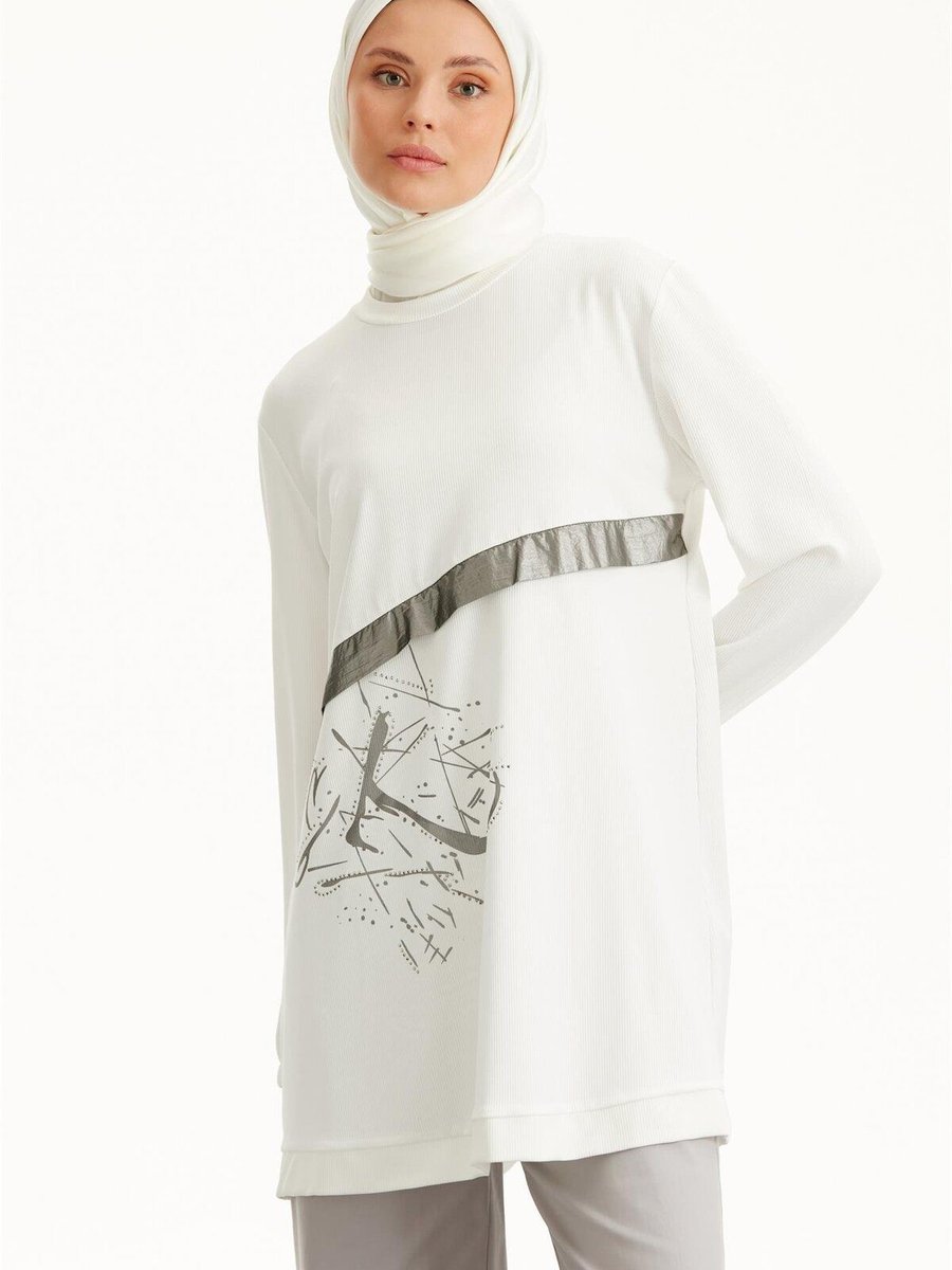 Tuğba Önü Baskılı Sweatshirt Ekru