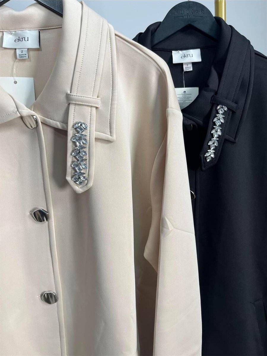 Moda Yakası Taş İşlemeli Metal Düğmeli Ceket