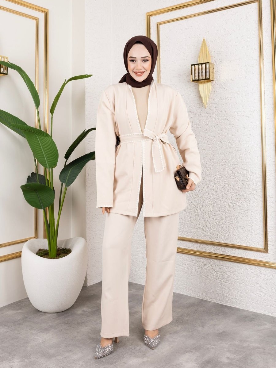 SFG Life Moda Bej Nakış Detaylı Ve Kuşaklı Duble Kumaş Ceket & Pantolon Takım