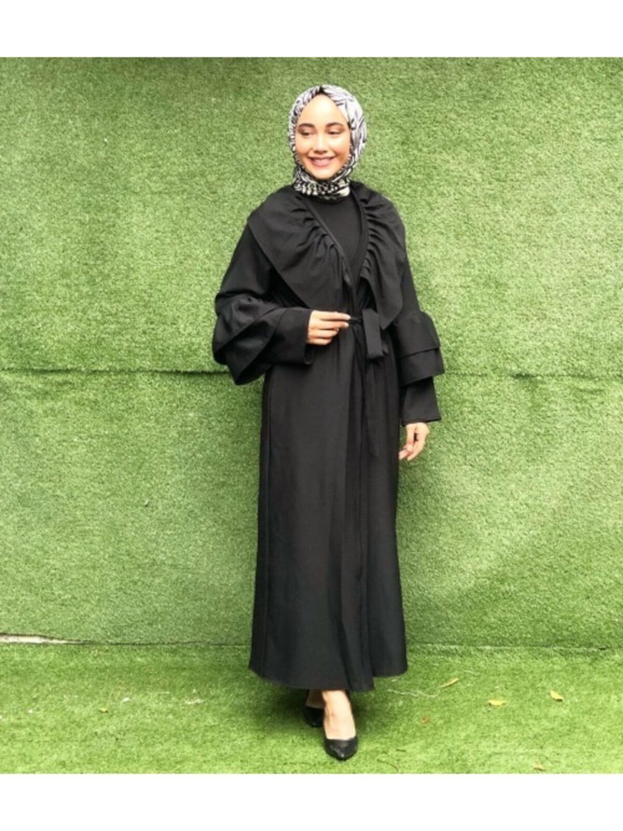 Zehra Çamran Fırfırlı Siyah Abaya