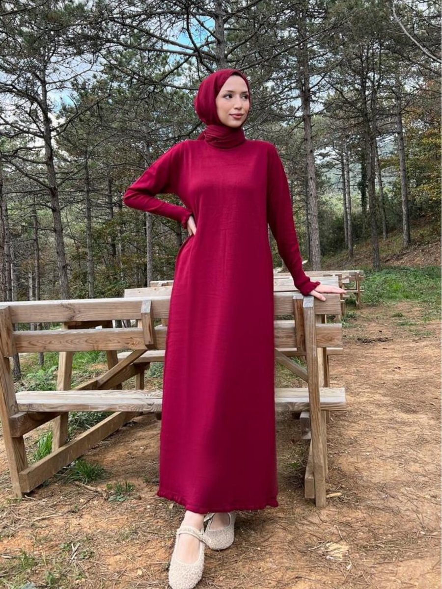 Lamia Giyim Minimalist Fırfır Detaylı Uzun Triko Elbise Bordo