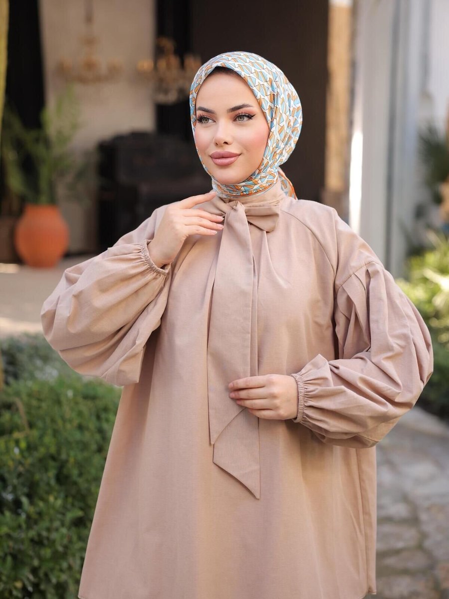 Nergis Neva Butik Bej Yakası Fularlı Pileli Tunik