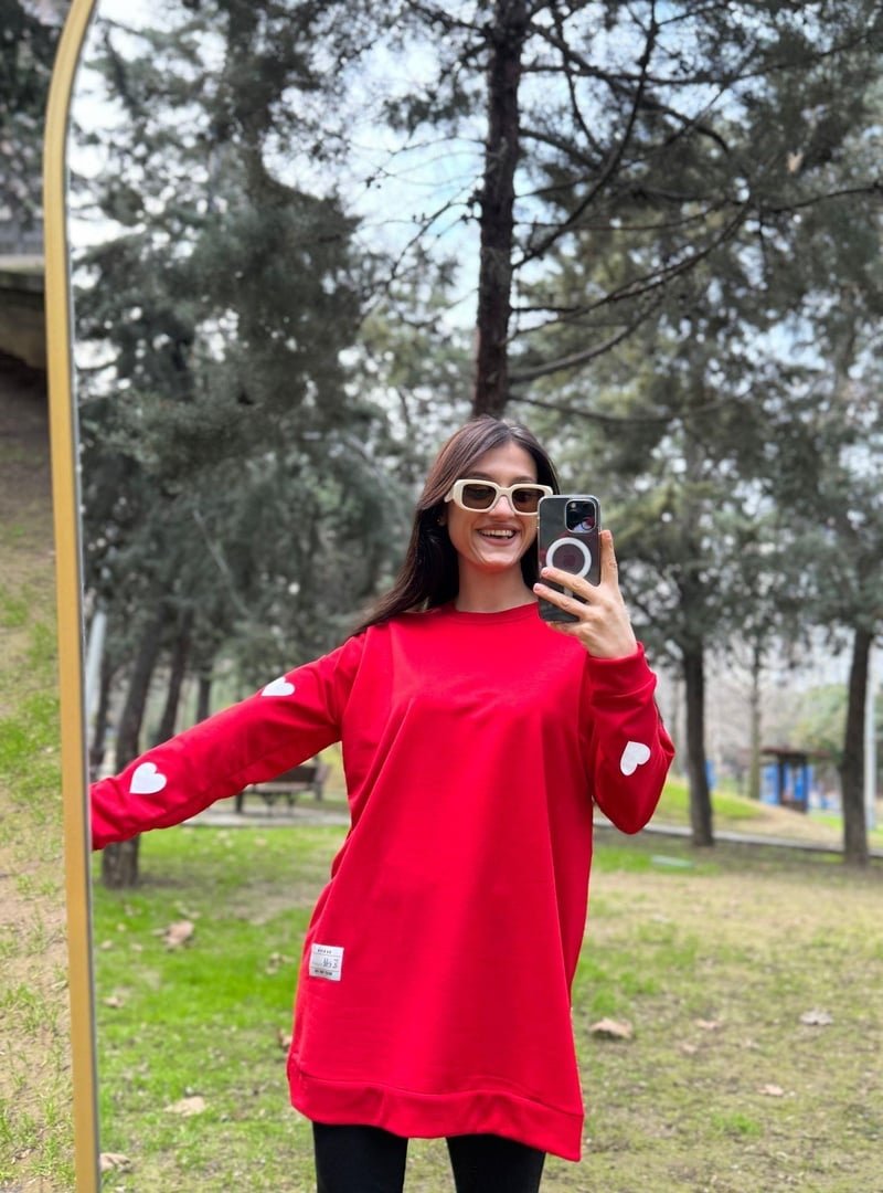 Pelsu Moda Kolu Kalp Detaylı Kırmızı Uzun Sweatshirt