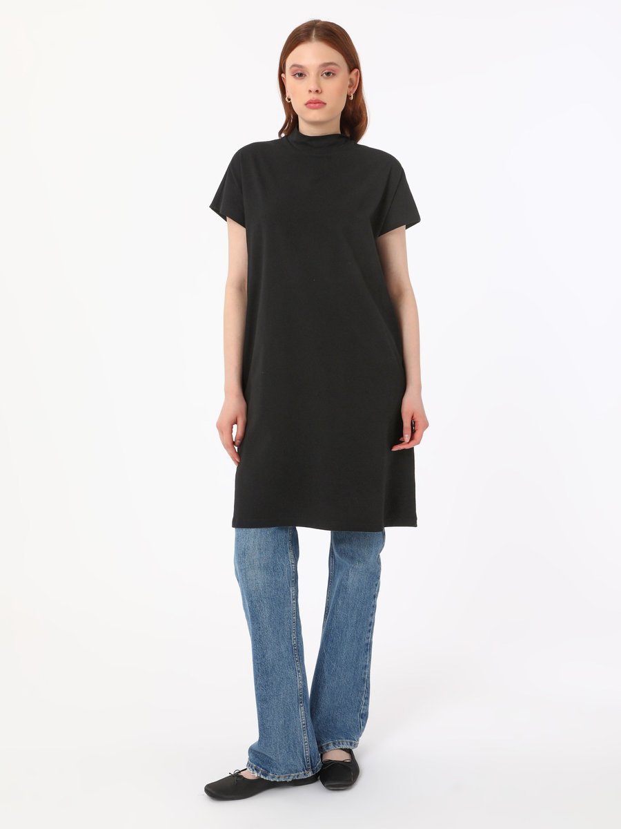 Benin Siyah Dik Yakalı Düşük Kollu Tshirt