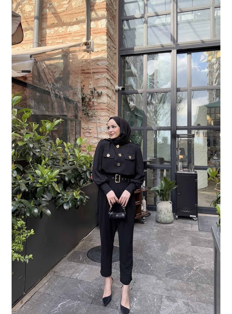Melike Tatar Siyah Düğme Detaylı Takım