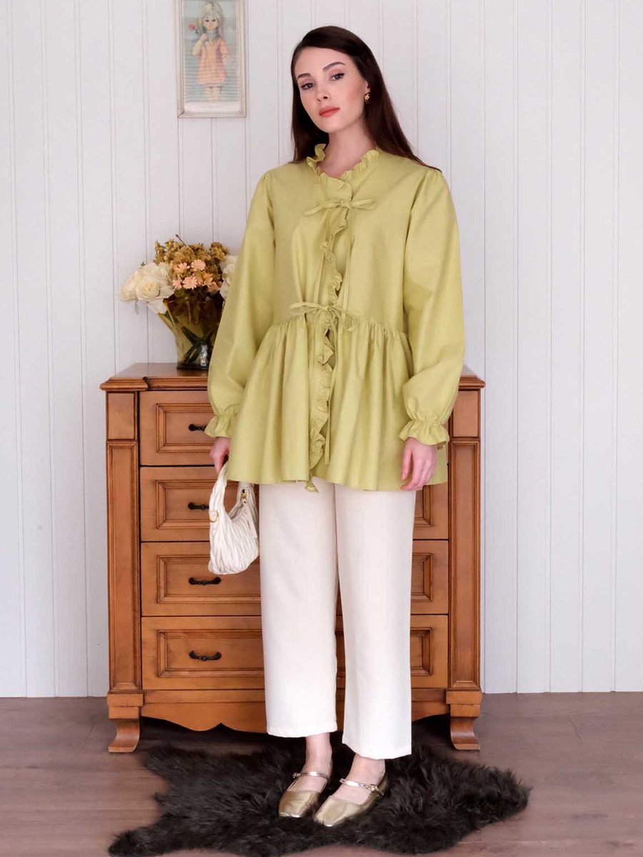 Ceylan Otantik Soft Yeşil Fırfırlı Bağlamalı Tunik & Krem Boru Paça Pantolon Takım
