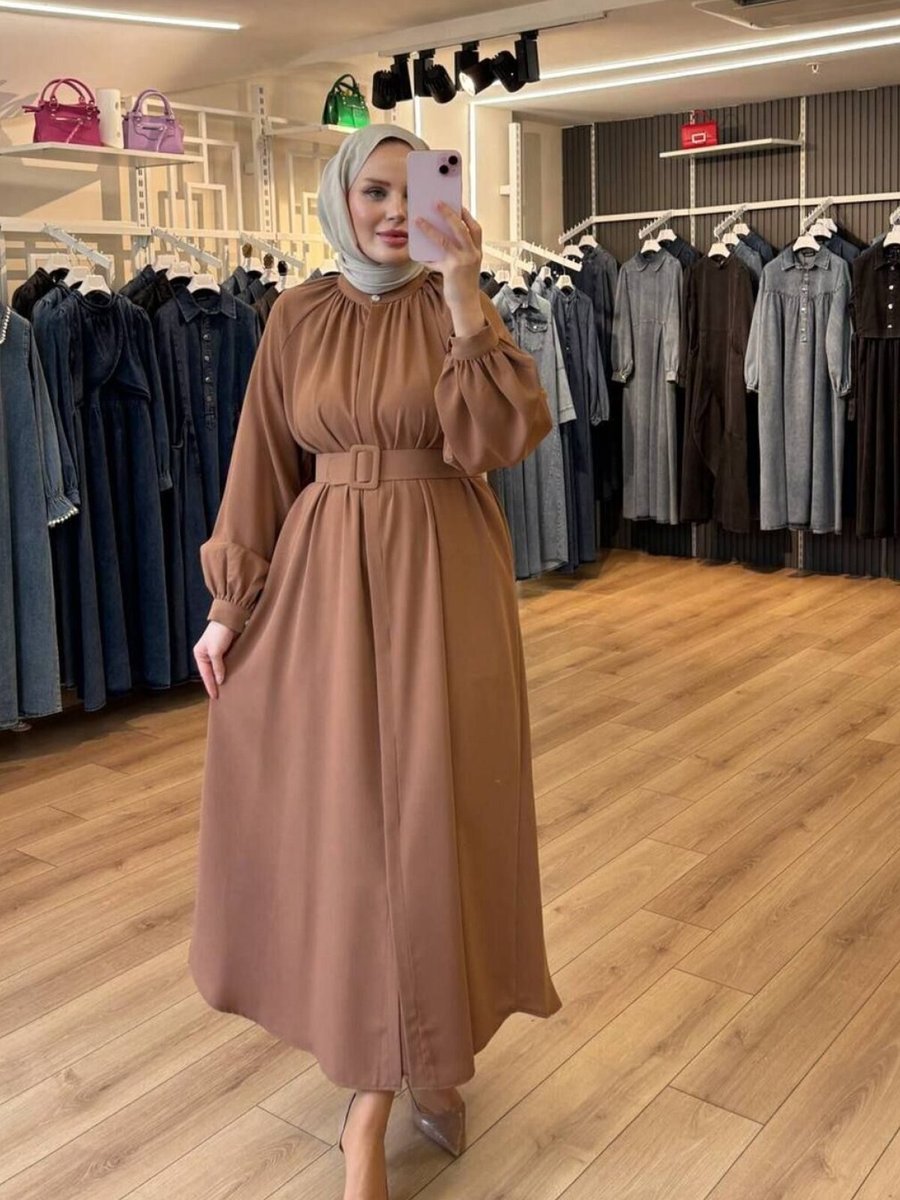 OlaLady Sütlükahve Boynu Ve Kolları Büzgülü Kemerli İnci Düğmeli Kap Pardesü