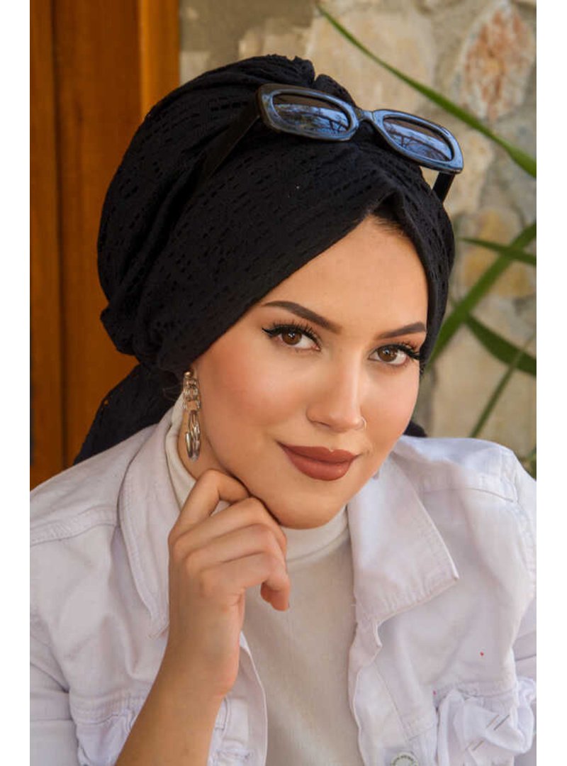 AİŞE TESETTÜR Dantel Tokalı Bone