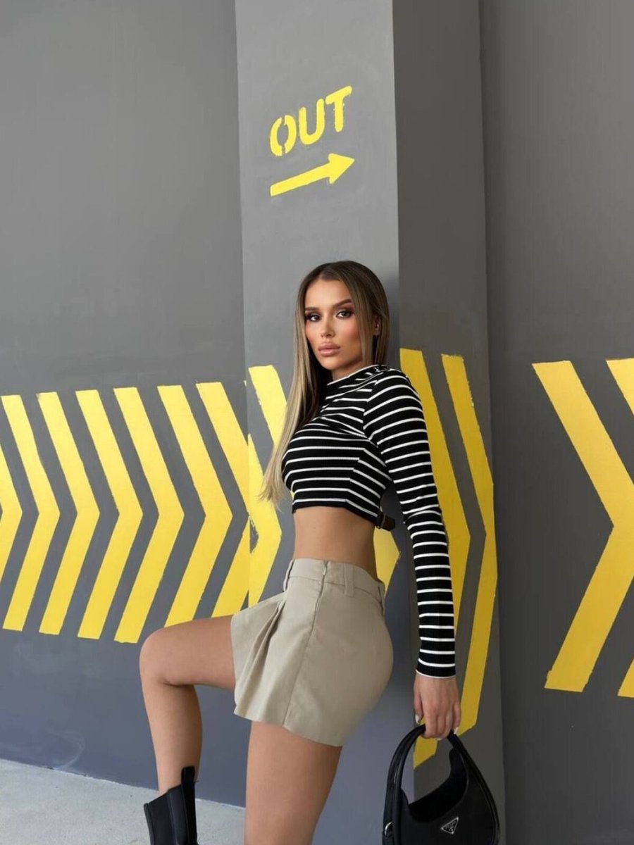 İLKCET MODA Siyah Çizgili Burgu Kumaş Sırt Kemerli Crop