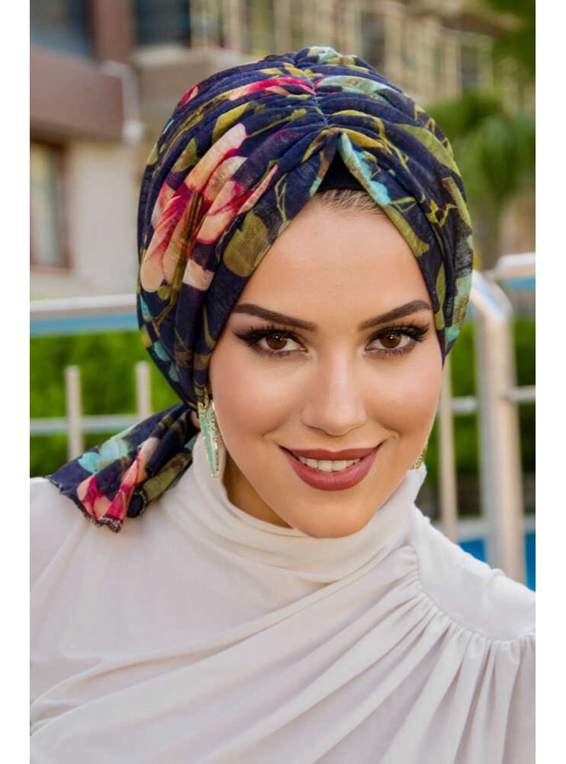 AİŞE TESETTÜR Çiçek Desen Tokalı Bone