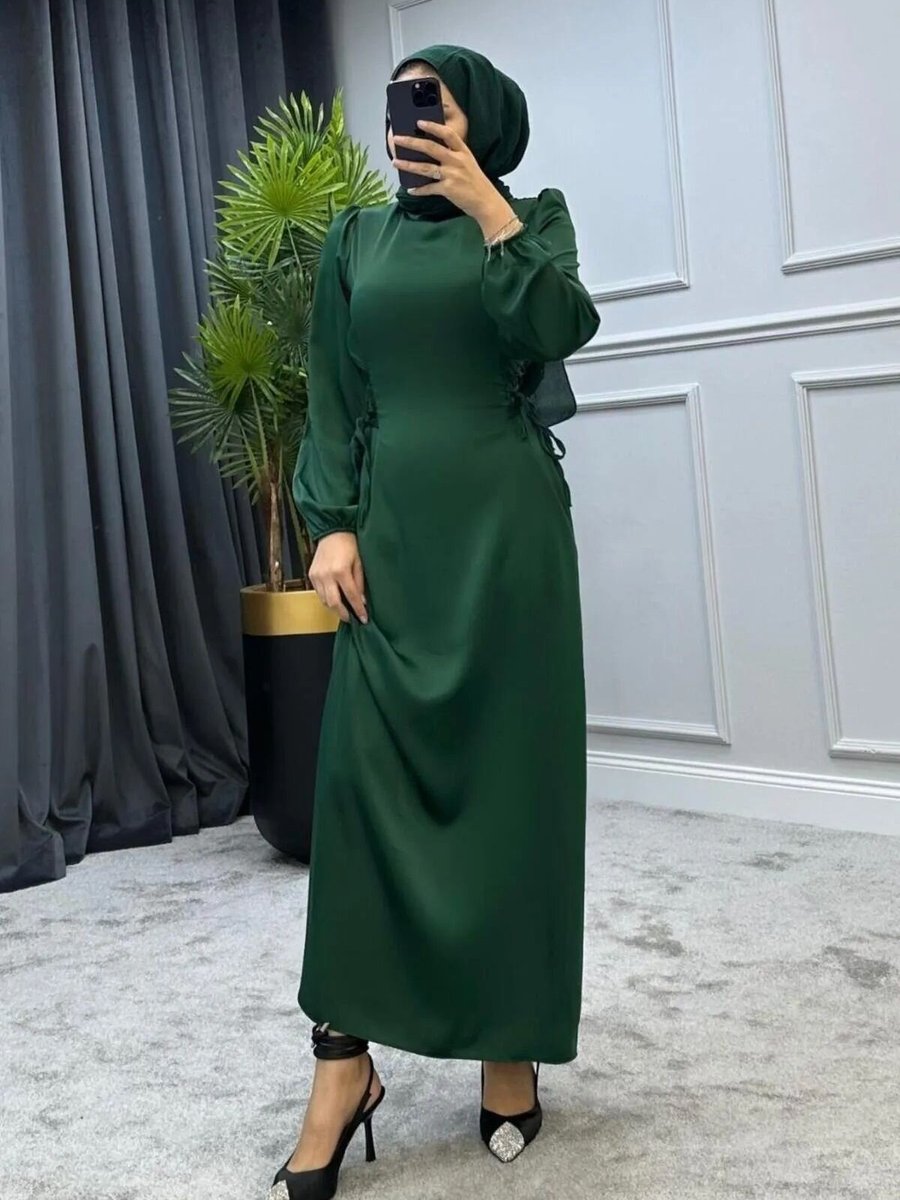 Swana Zümrüt Yeşili Saten Kumaş Yandan Bağlamalı Model Abiye Elbise