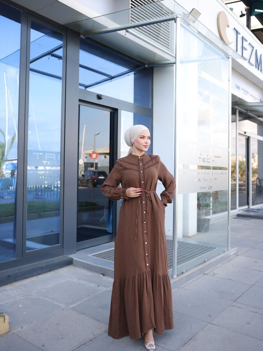 Nissra Kahve Eteği Fırfırlı Dantelli Müslin Elbise