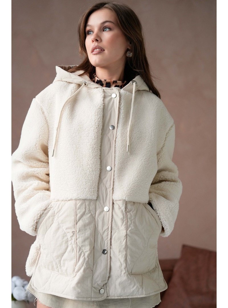 Volt Clothing Krem Kapüşonlu Astarlı Kapitone Detaylı Peluş Mont