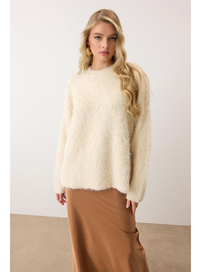 Olcay Krem Oversize Tüylü Soft Kazak