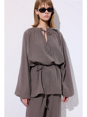 MANUKA Gri Müslin Bağlamalı Bluz