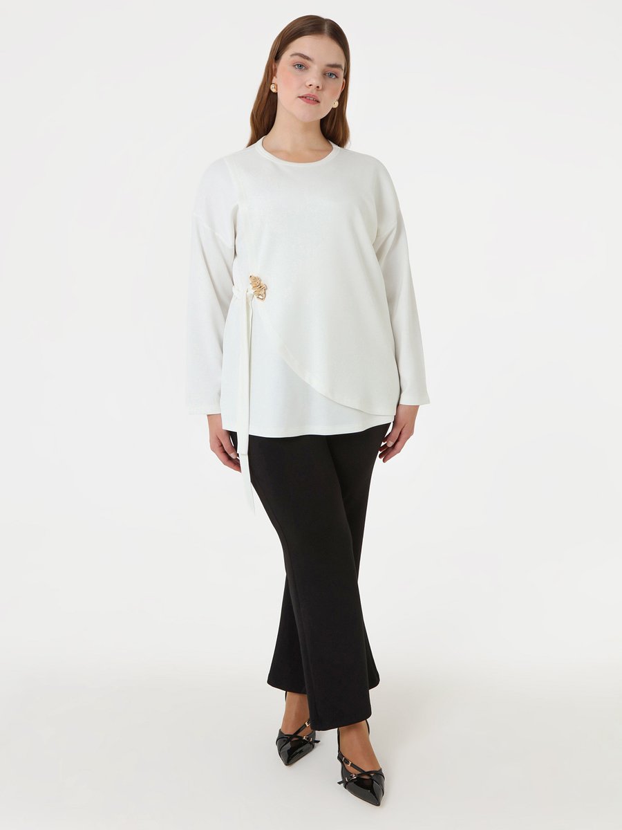 Alia Yandan Bağlama Detaylı Bluz & Pantolon Büyük Beden Takım Siyah Ekru Alia Yandan Bağlama Detaylı Bluz & Pantolon Büyük Beden Takım Siyah Ekru