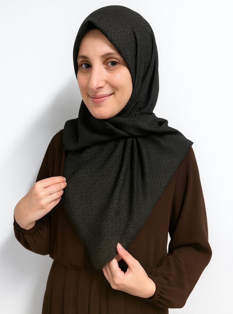 Bilenler Desenli Denim Eşarp – 95x95 Cm, Kaymaz, Dört Mevsim Kullanıma Uygun Bilenler Desenli Denim Eşarp – 95x95 Cm, Kaymaz, Dört Mevsim Kullanıma Uygun