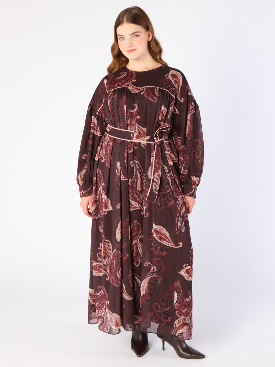 Alia Bordo Soyut Desenli Roba Detaylı Şifon Elbise Alia Bordo Soyut Desenli Roba Detaylı Şifon Elbise