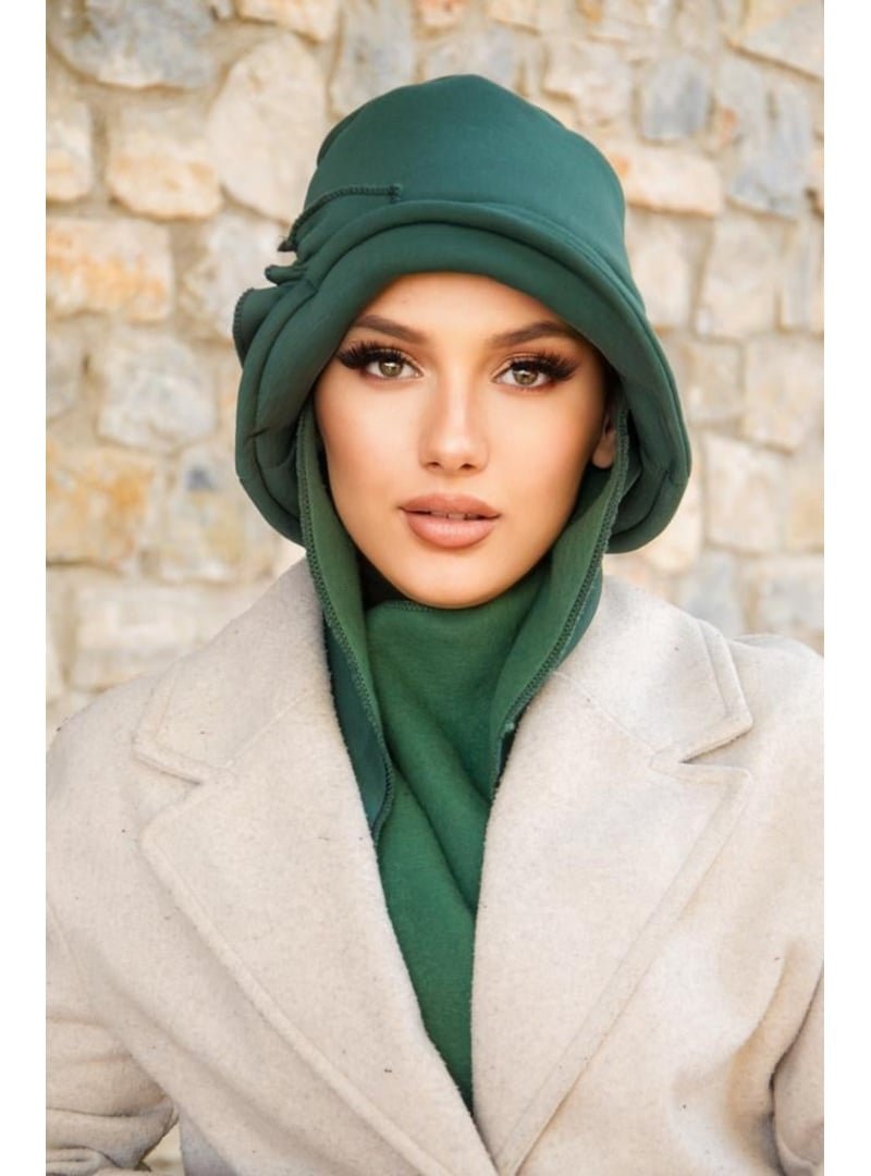 AİŞE TESETTÜR Zümrüt Yeşili Aksesuarlı Vintage Şapka AİŞE TESETTÜR Zümrüt Yeşili Aksesuarlı Vintage Şapka