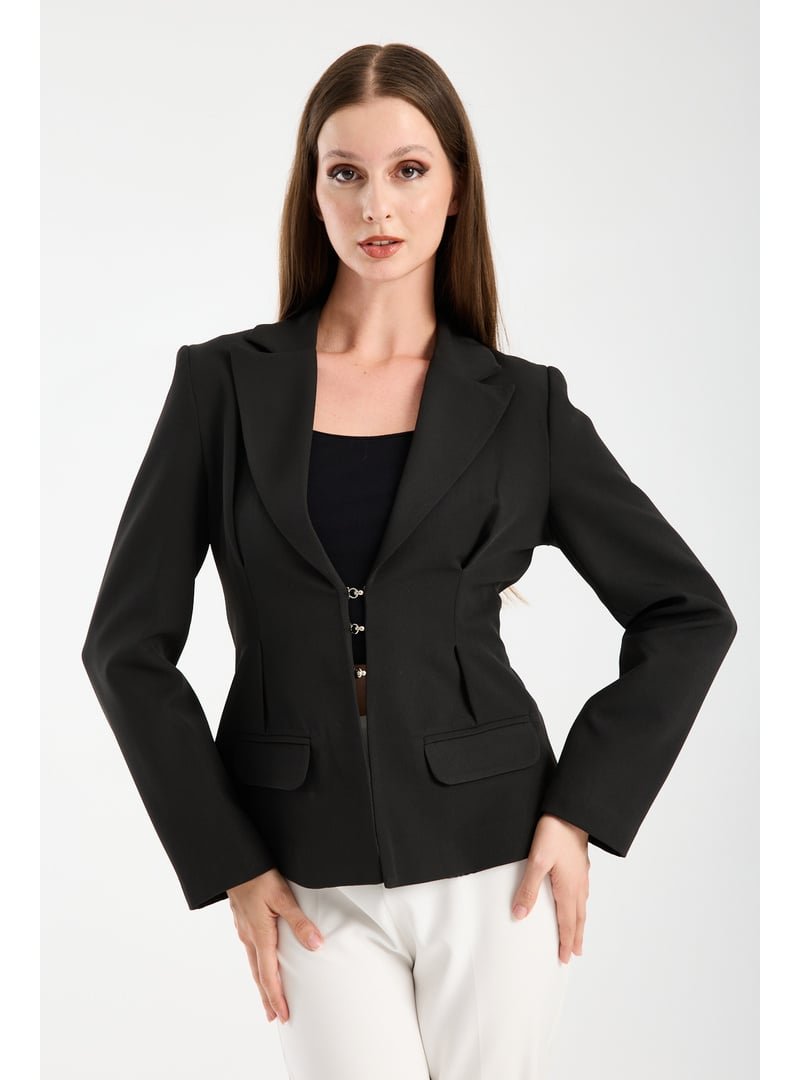 Bolivente Siyah Fit Kalıp Agraf Detaylı Pileli Dokuma Ceket