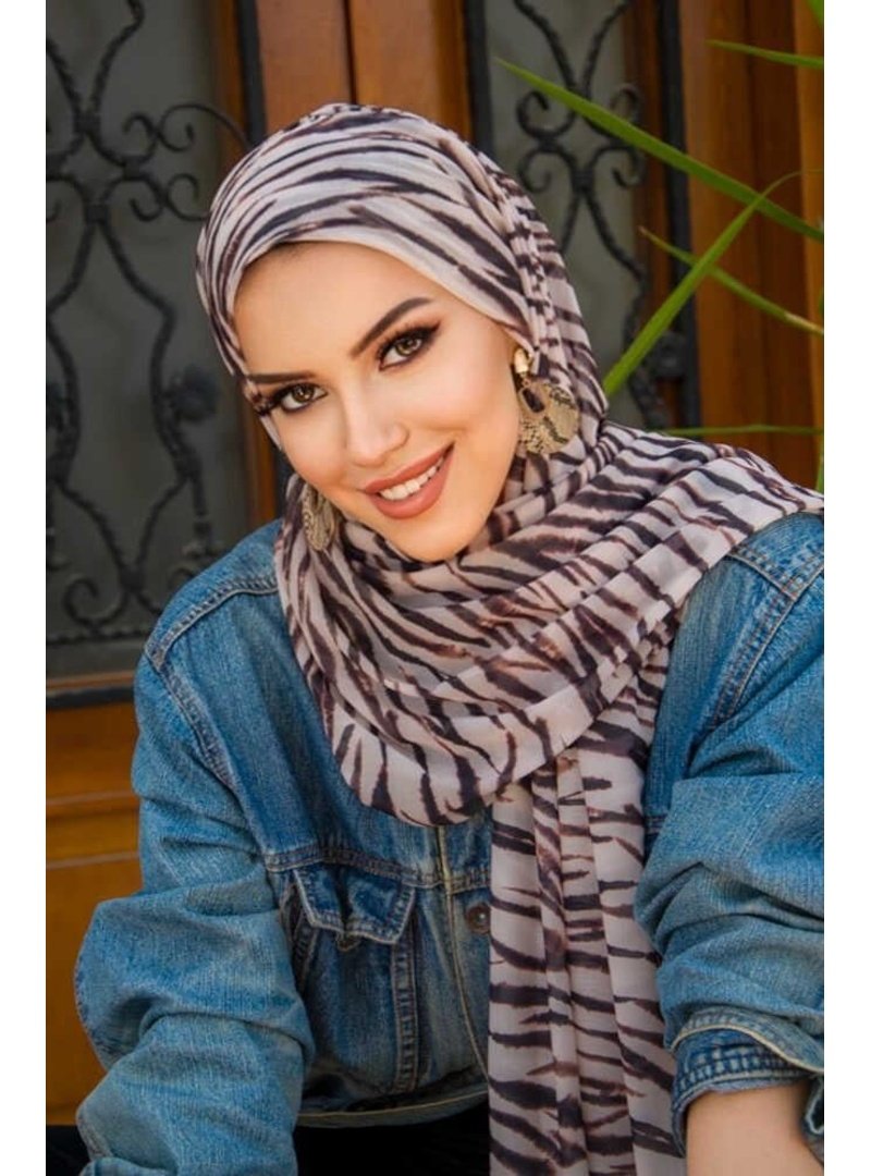 AİŞE TESETTÜR Zebra Desenli Bone Hazır Şal