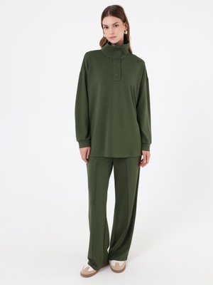 Refka Haki Yumuşak Kumaşlı Çıtçıt Detaylı Tunik & Pantolon Takım