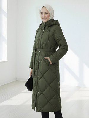 Podyumplus Haki Beli Kemerli Önü Çıtçıtlı Kapüşonlu Astarlı Uzun Kapitone Mont