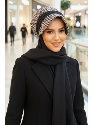 AİŞE TESETTÜR Siyah Kırmızı Kazayağı Desen Şapka