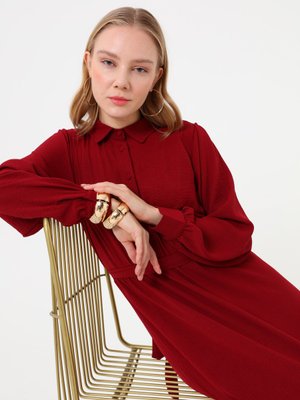 Refka Bordo Beli Büzgülü Klasik Düğmeli Elbise