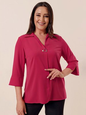 By Saygı Kırmızı Polo Yaka Broşlu Çeyrek Kol Büyük Beden Bluz