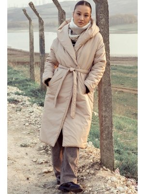 Olcay Bej Kapüşonlu Çıt Kapamalı Elyaflı Uzun Mont