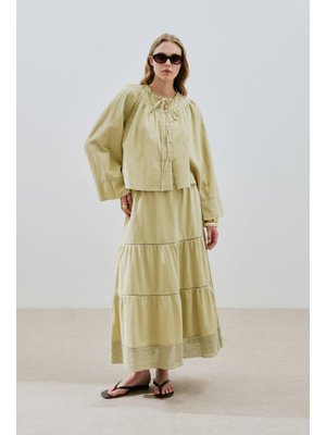 MANUKA Yeşil Dokulu İşlemeli Kısa Bluz Soft