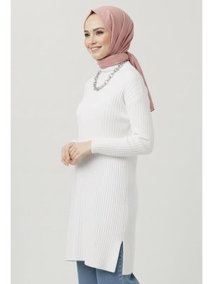 Tofisa Beyaz İnterlok Yırtmaçlı Tunik