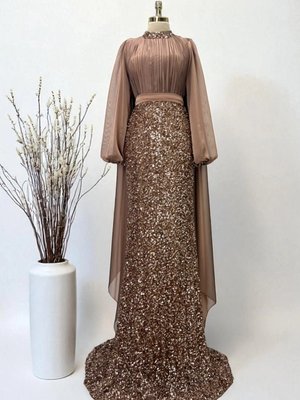 Nurbanu Kural Kahverengi Şifon Pelerin Detaylı Eteği Boncuk İşlemeli Büyük Beden Abiye Elbise