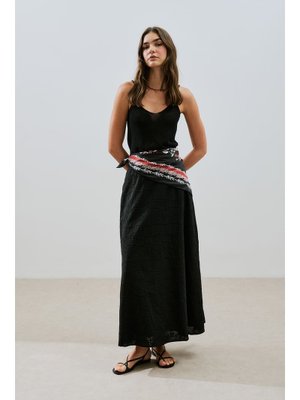 MANUKA Siyah Nakışlı Midi Etek