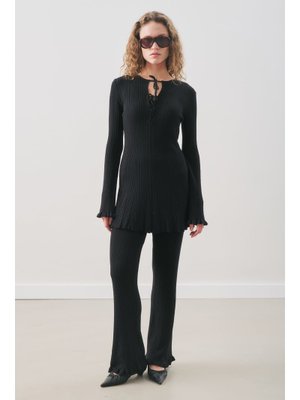 MANUKA Siyah Volanlı Lastik Örgü Tunik