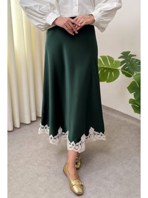 Salih Çelebi Zümrüt Yeşili Dantel Detaylı Saten Etek